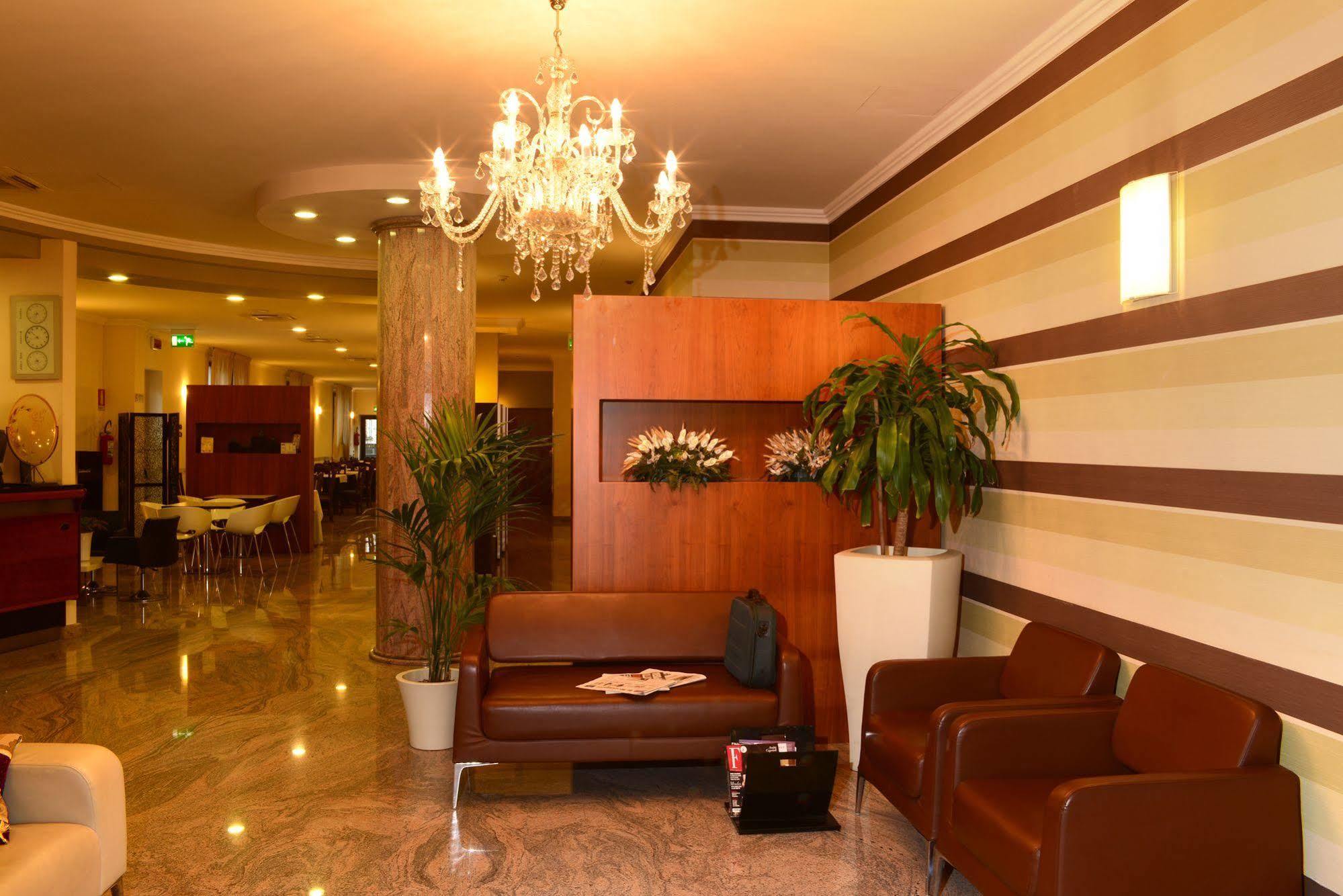 Iacone Hotel 3*